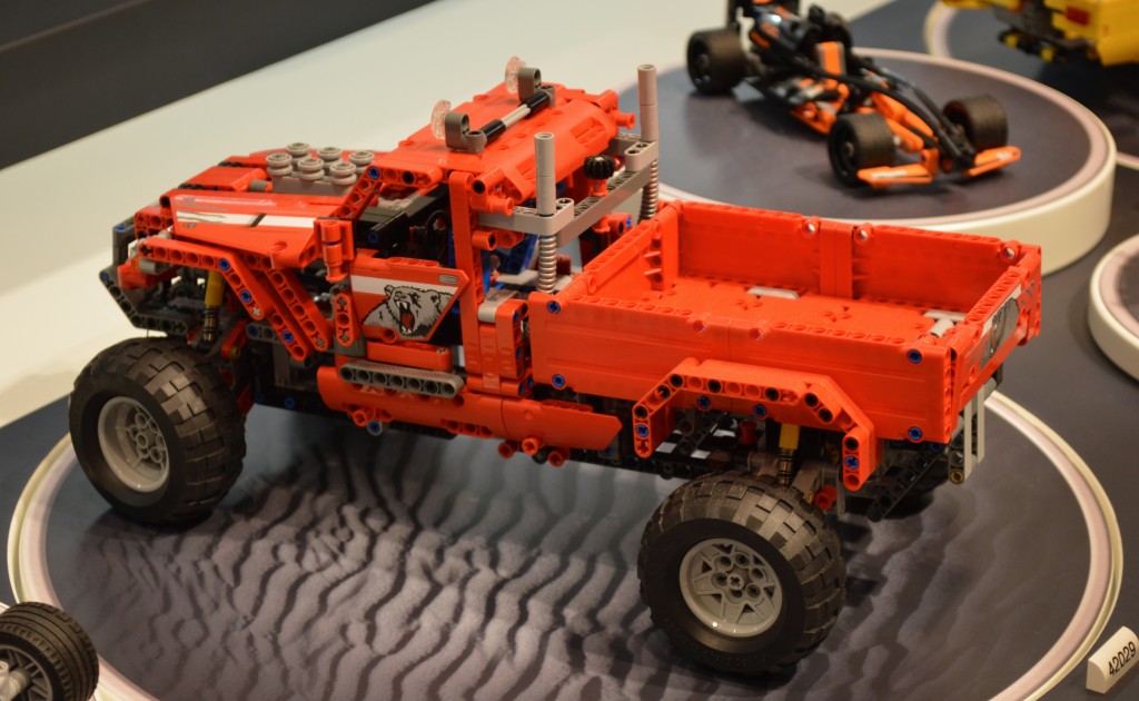 http://www.hobbymedia.it/img/2014/01/lego-technic-truck-offroad-rosso-42029-toy-fair.jpg